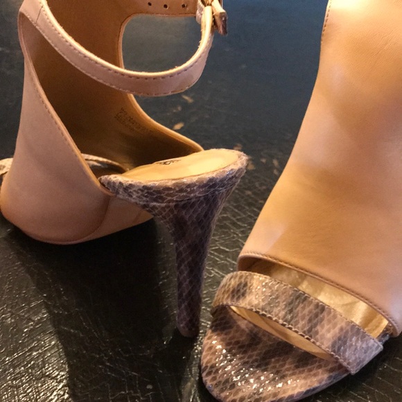 Beautiful Heels - Picture 2 of 4